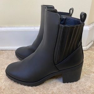 Black moto boot
